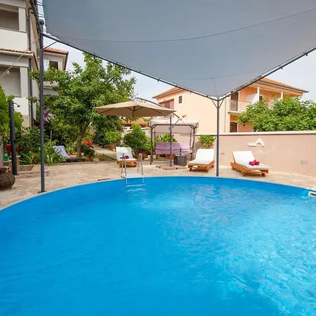 Pool Bakija 2 - Happy Apartment *