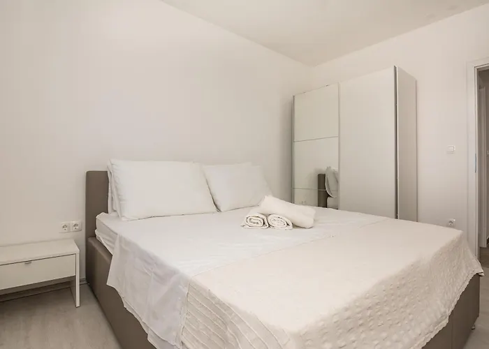 Apartman Pool Bakija 2 - Happy *
