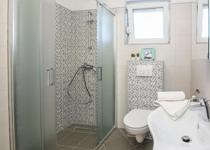 Pool Bakija 2 - Happy Apartman