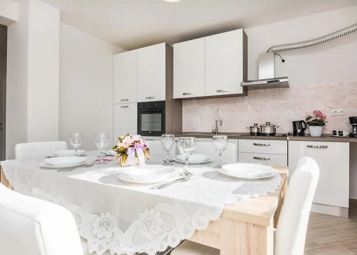 Apartman Pool Bakija 2 - Happy *