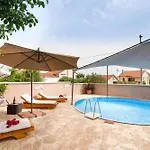 Pool Bakija 2 - Happy Apartment Pakostane