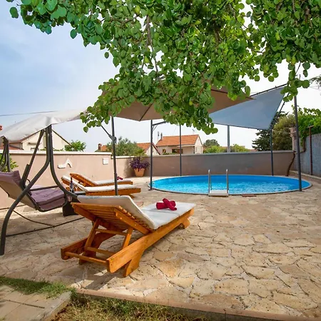 Apartment Pool & Garden Bakija 2 - Happy Pakoštane