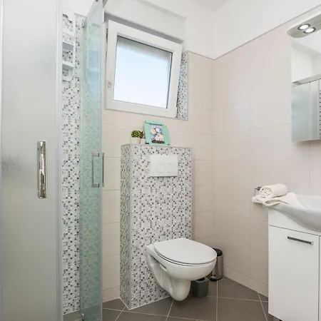 Appartement Pool Bakija 2 - Happy Pakoštane
