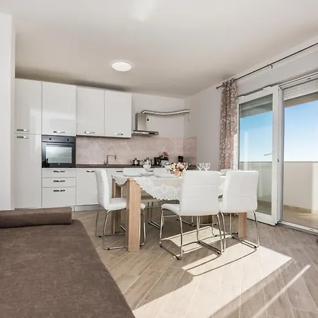 Pool Bakija 2 - Happy Pakoštane